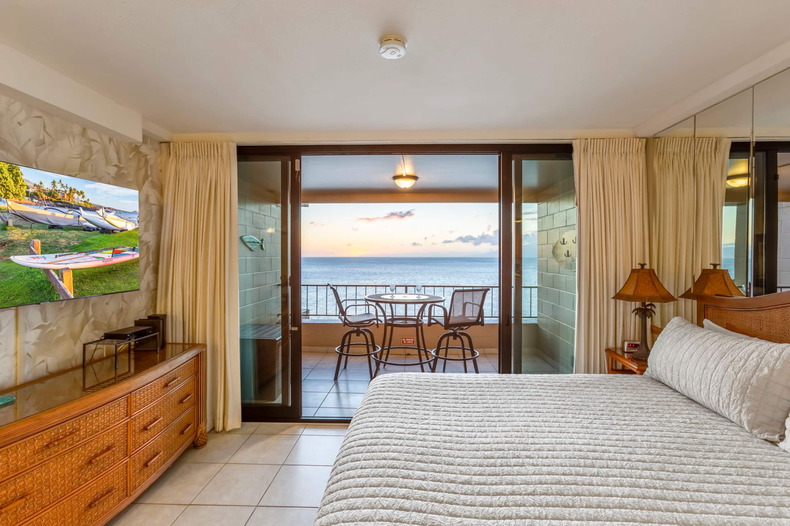 Oceanfront King Bed Renovated Maui Kai Condo MK806 - Image 32