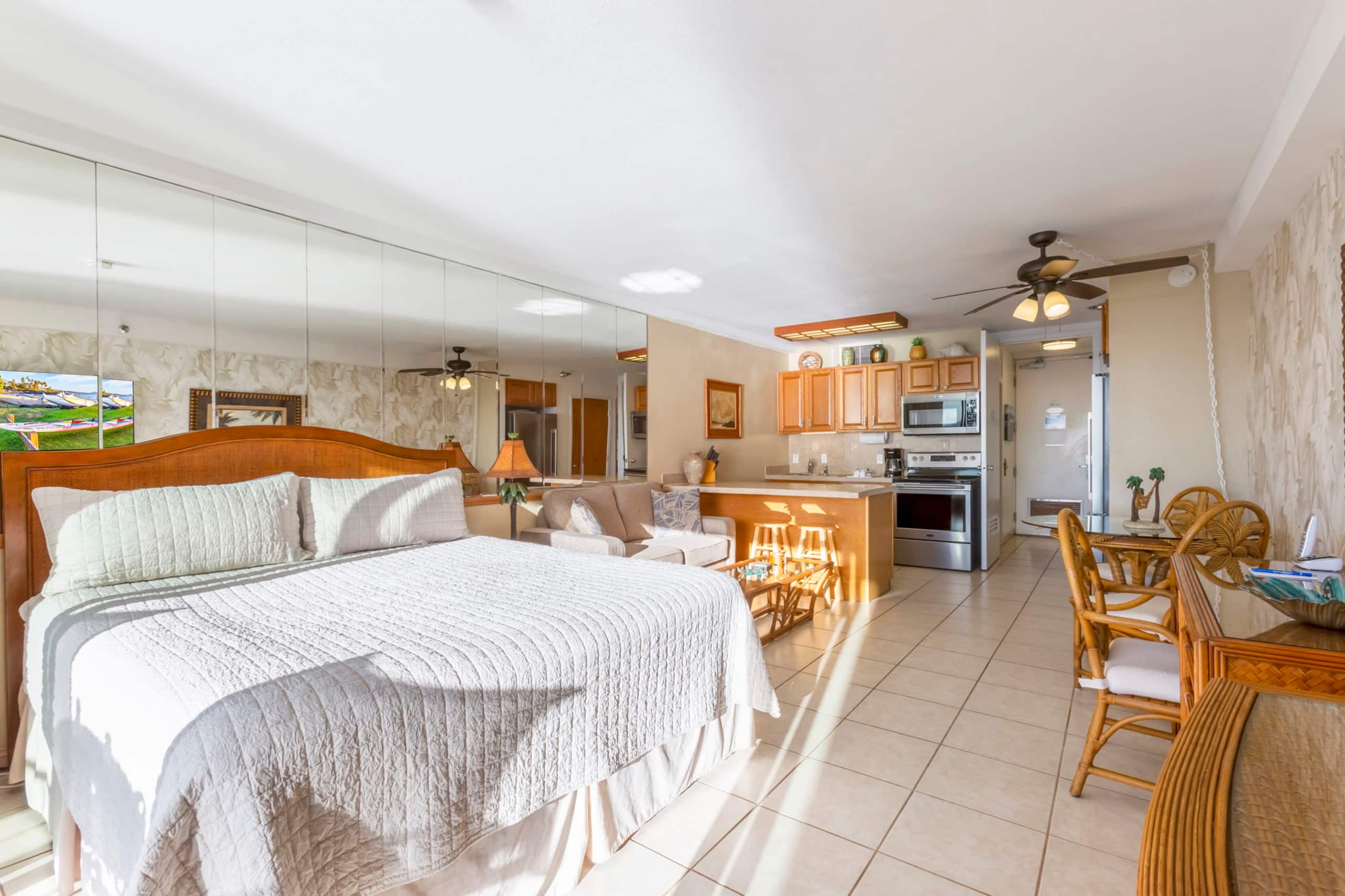 Oceanfront King Bed Renovated Maui Kai Condo MK806 - Image 21
