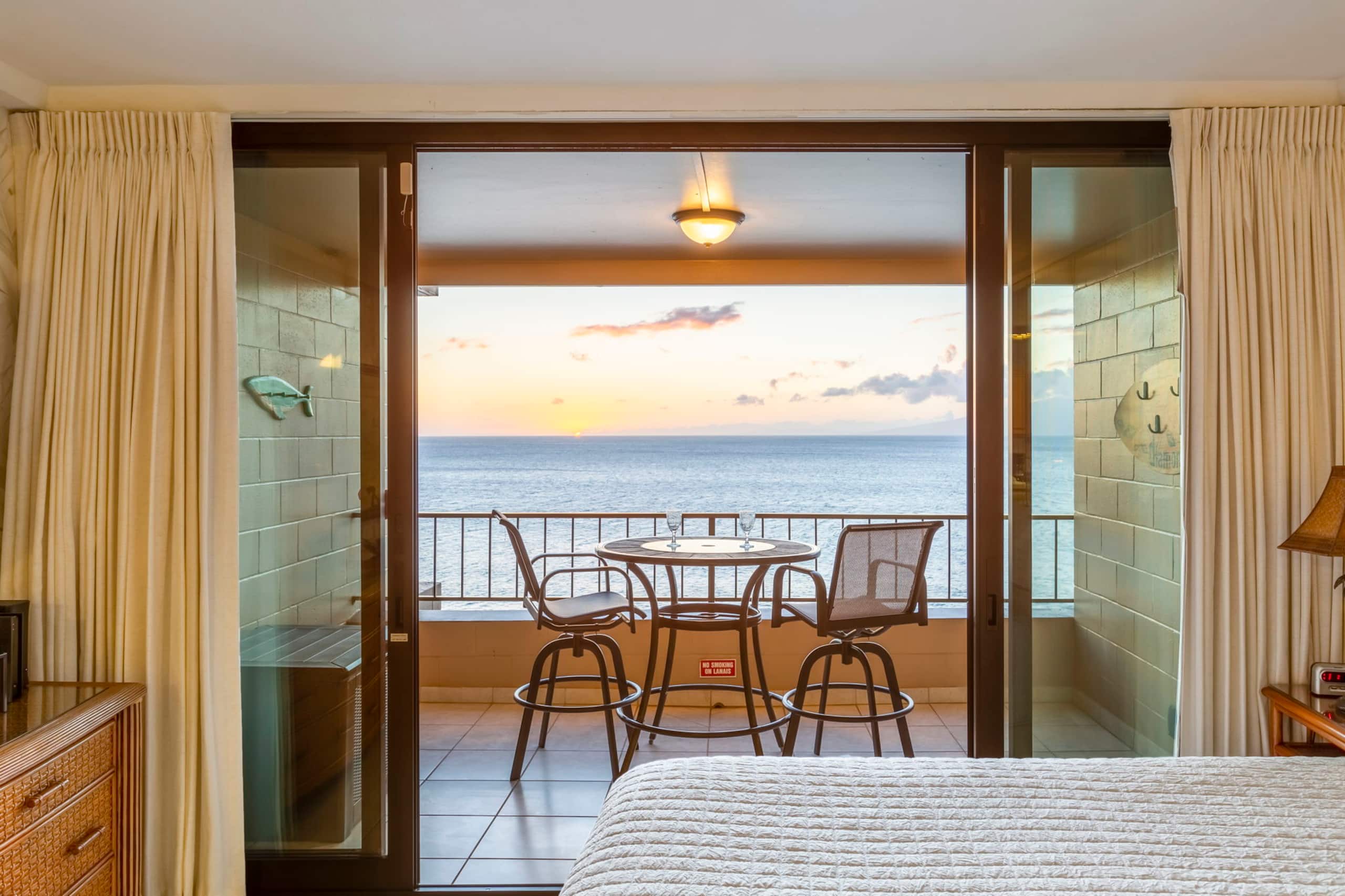 Oceanfront King Bed Renovated Maui Kai Condo MK806 - Image 33