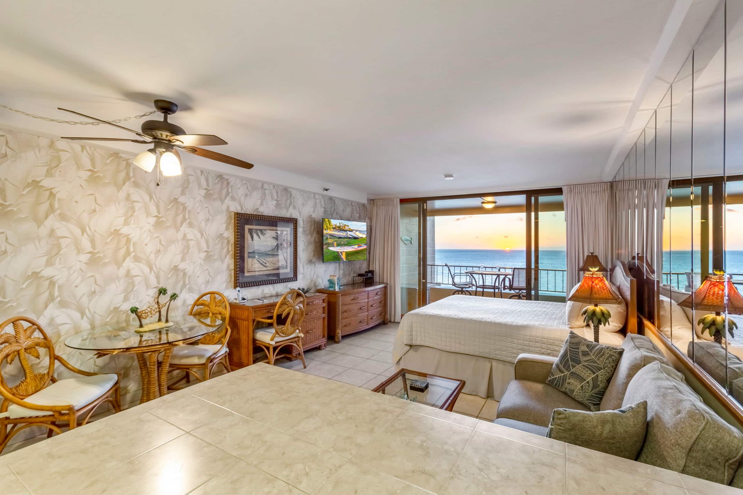 Oceanfront King Bed Renovated Maui Kai Condo MK806 - Image 28