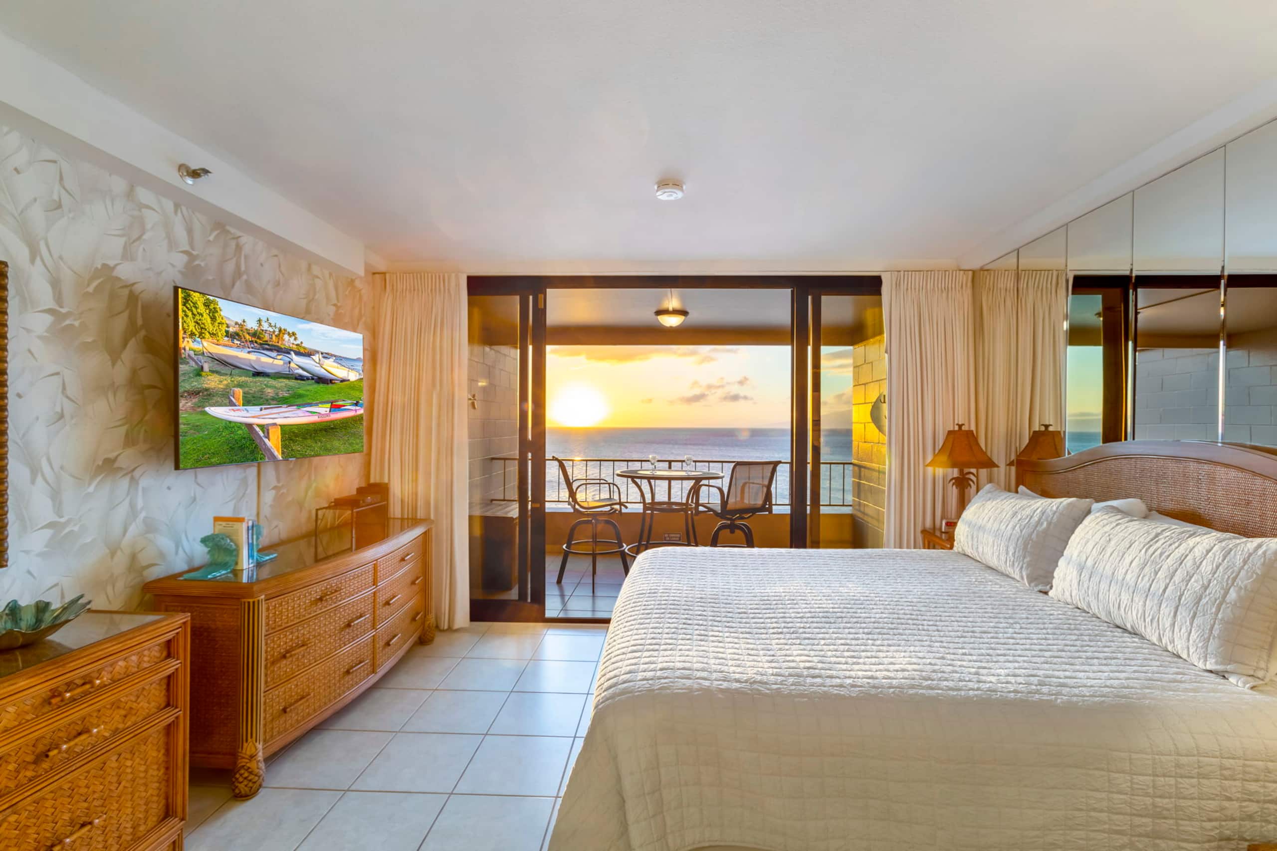 Oceanfront King Bed Renovated Maui Kai Condo MK806 - Image 26