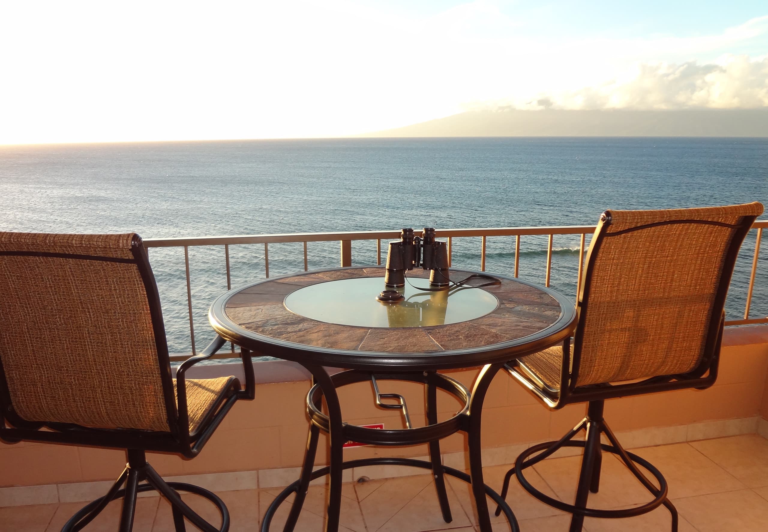 Oceanfront King Bed Renovated Maui Kai Condo MK806 - Image 45