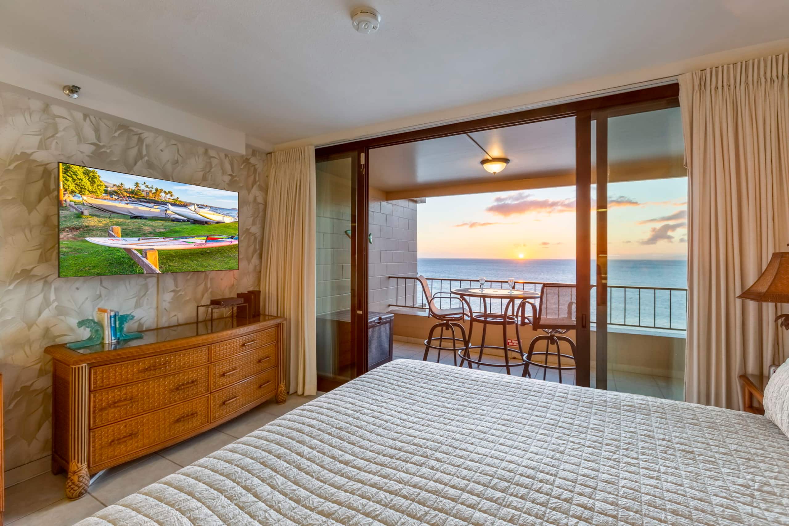 Oceanfront King Bed Renovated Maui Kai Condo MK806 - Image 29