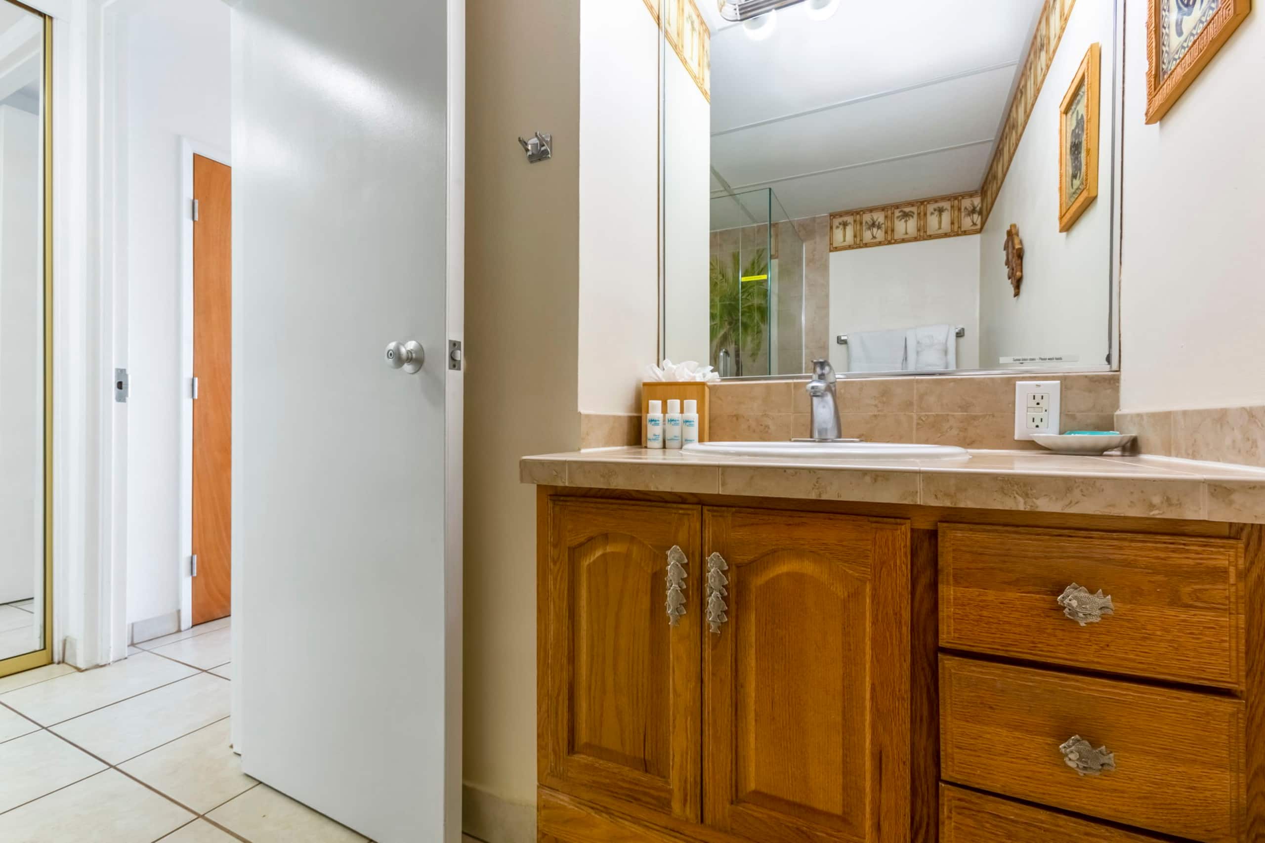 Oceanfront King Bed Renovated Maui Kai Condo MK806 - Image 38