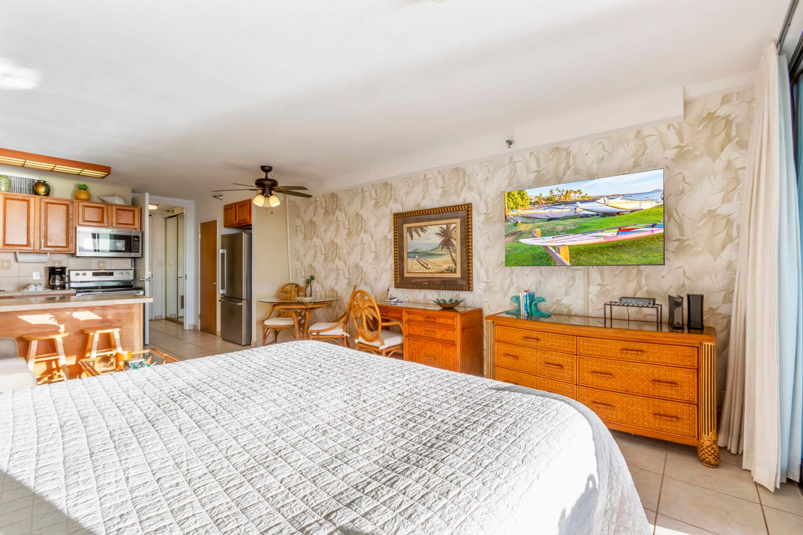Oceanfront King Bed Renovated Maui Kai Condo MK806 - Image 23