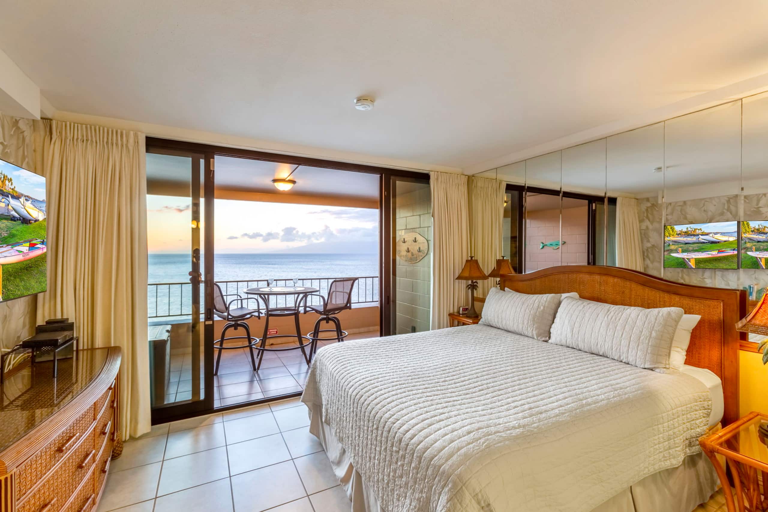 Oceanfront King Bed Renovated Maui Kai Condo MK806 - Image 34