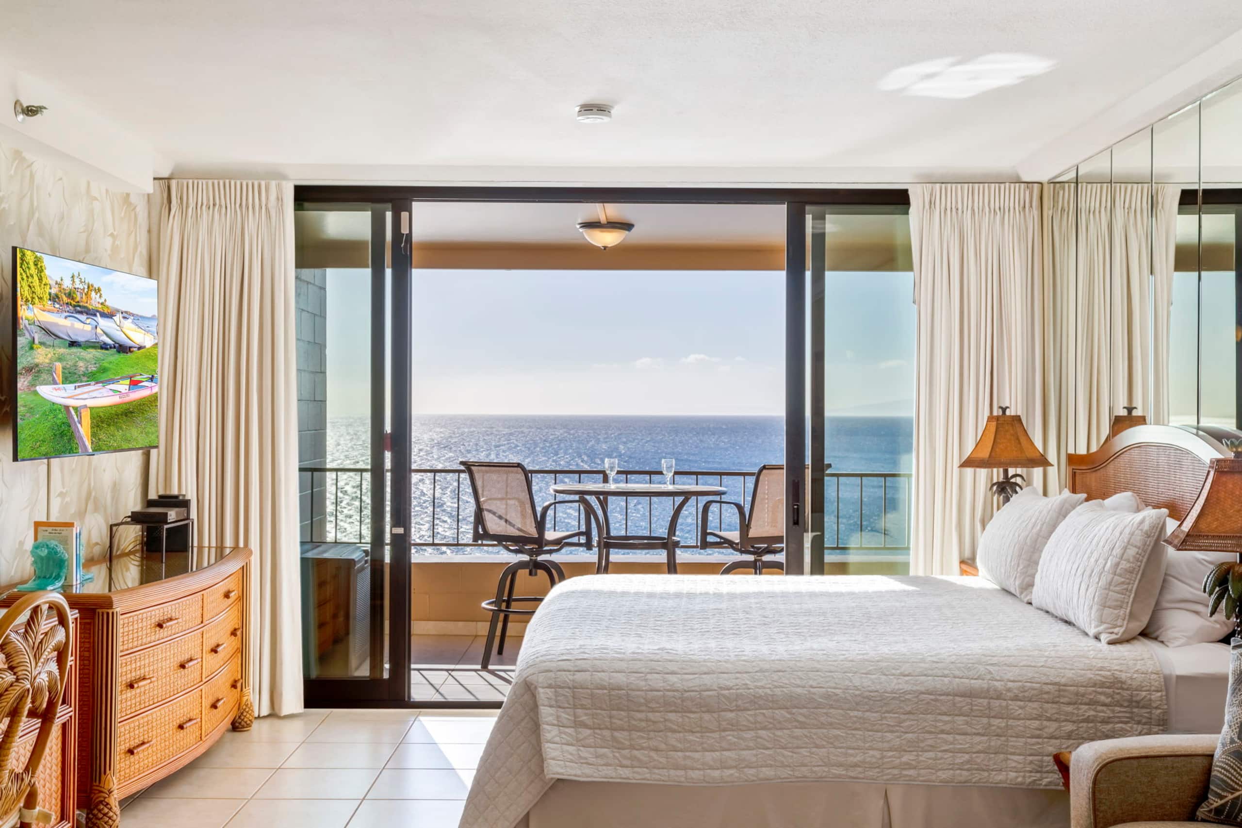 Oceanfront King Bed Renovated Maui Kai Condo MK806 - Image 22