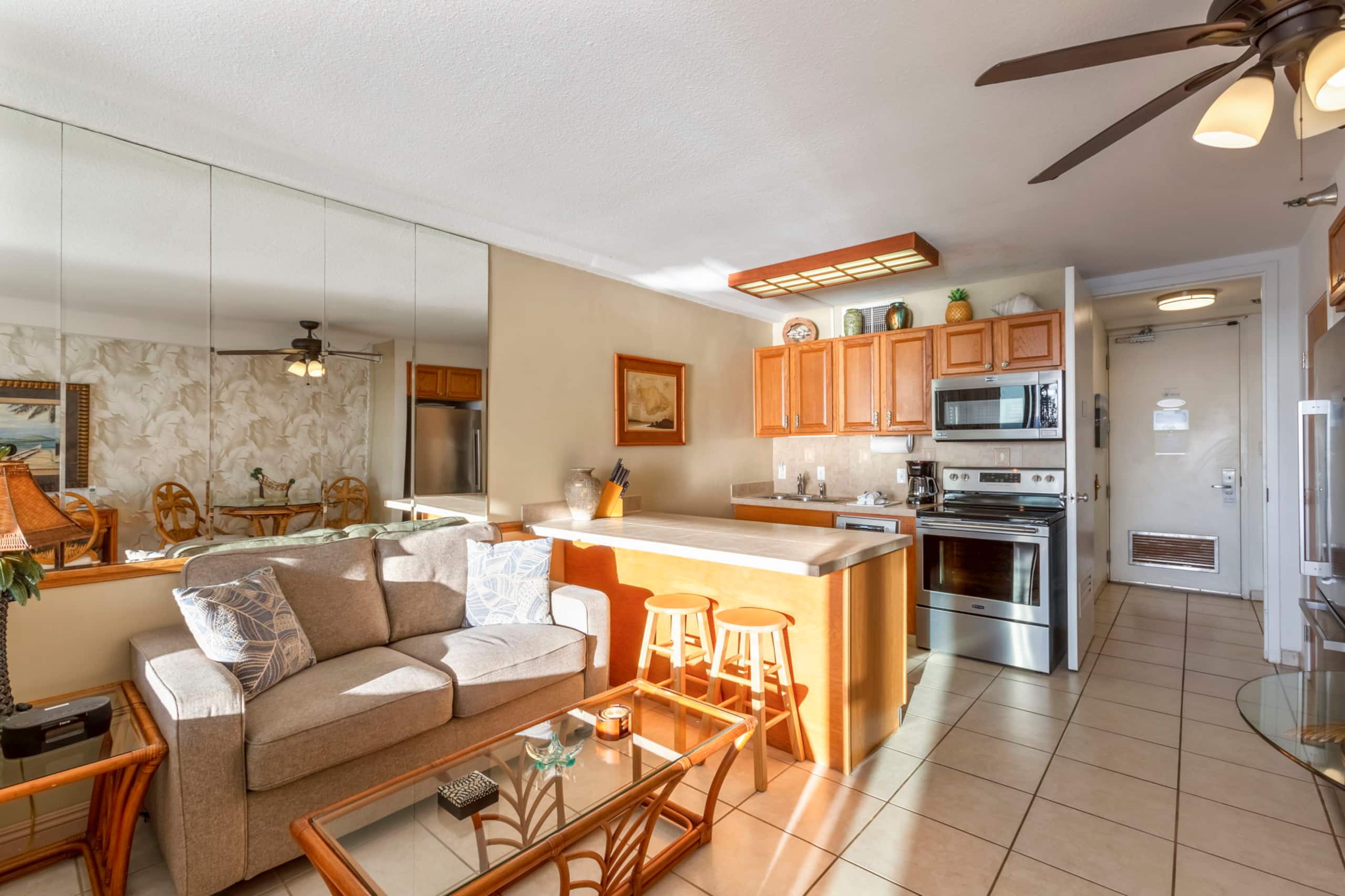 Oceanfront King Bed Renovated Maui Kai Condo MK806 - Image 5