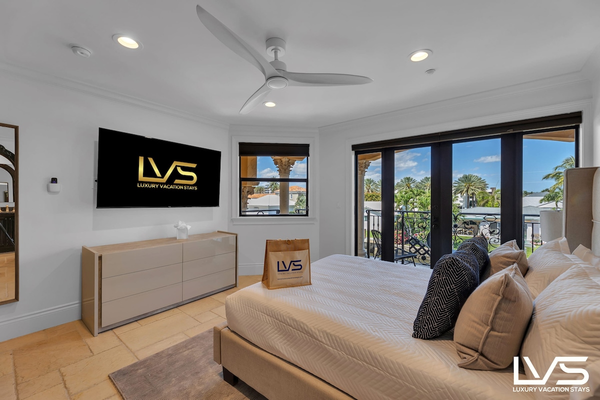 Suite#4 (2nd Floor):Queen Bed/Smart TV/Walk-In Closet/Ensuite Bathroom