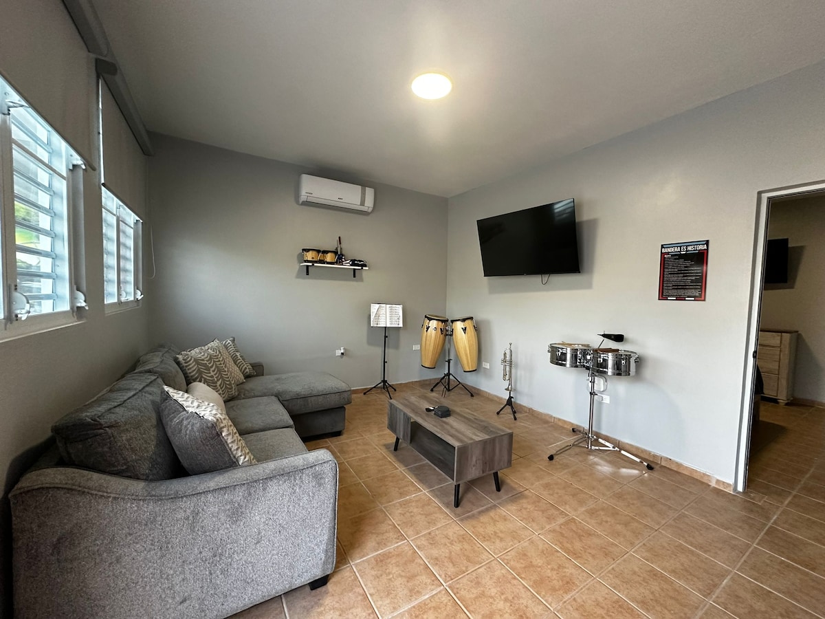 Top Airbnb: Bandera es Historia Salsa Unit w/Backup Generator in Aguadilla