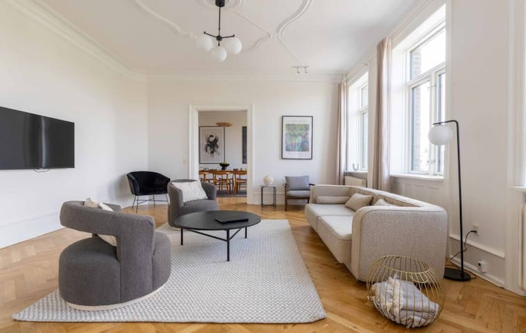 City center apartment 4 bedrooms and elevator