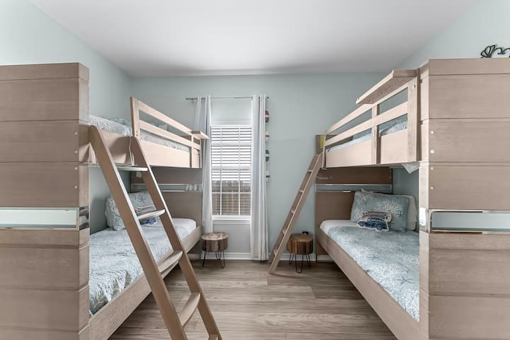 Bedroom #2 - 2 twin over twin bunk beds (Sleeps 4) with blackout curtains 