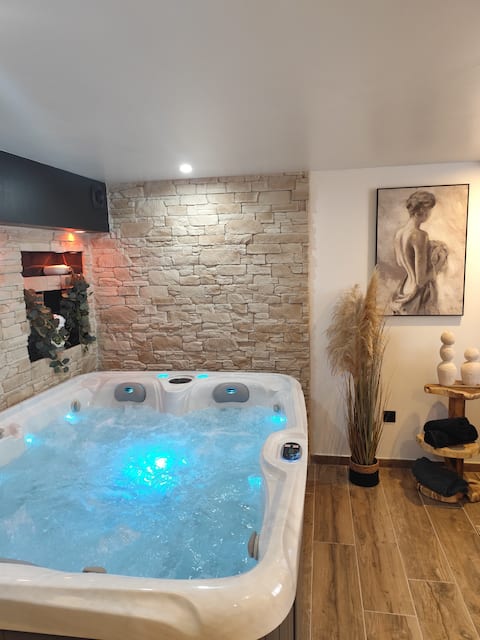 Popular Airbnb listing: Château De La Sagesse "jacuzzi/parking space" in Gare / Jouvenet