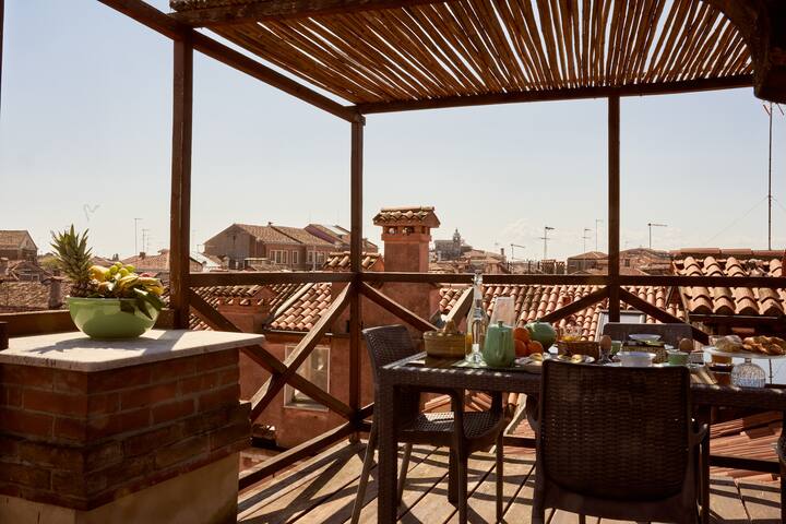 Penthouse with Roof Terrace and private elevator gallery image 3