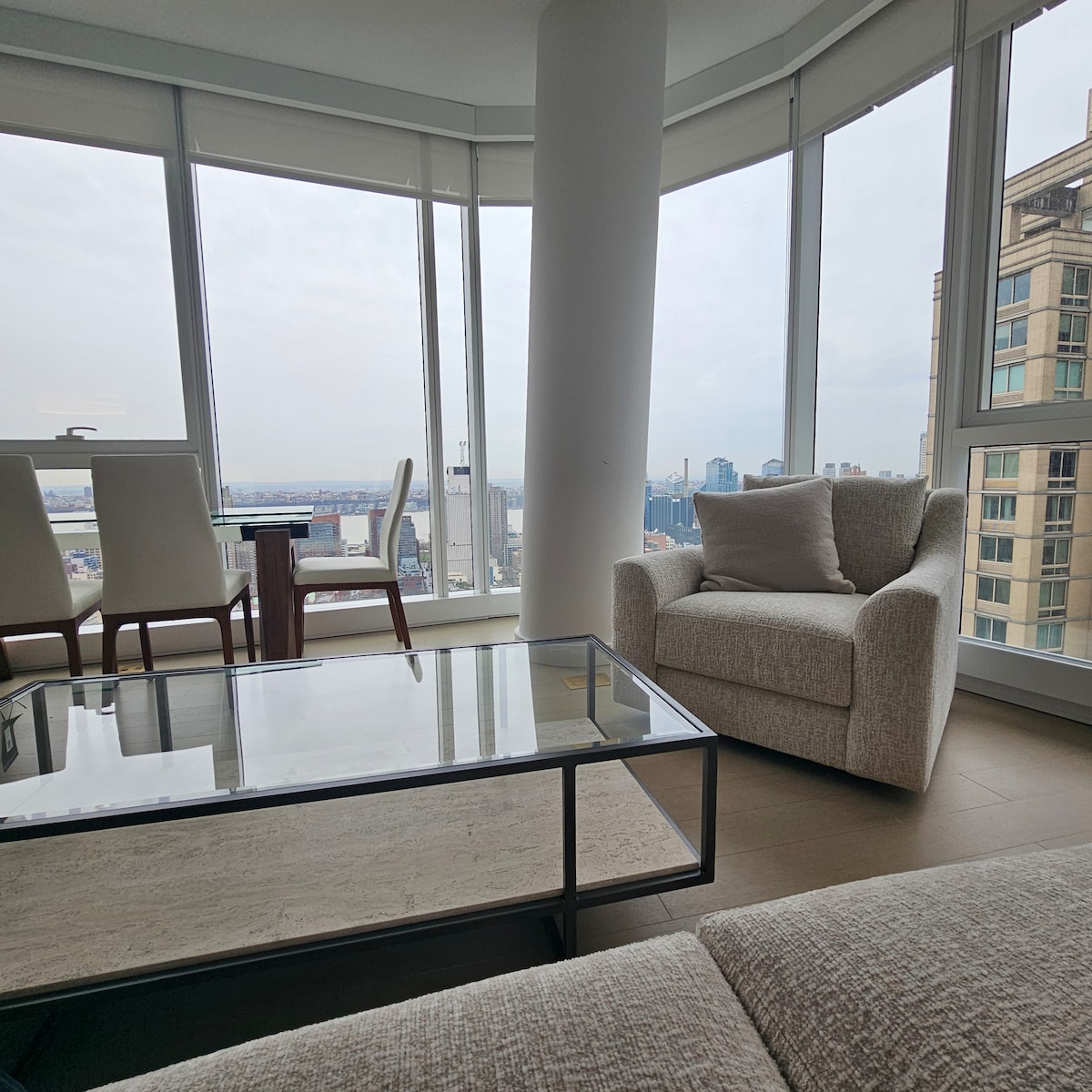 Top performing Airbnb: Gorgeous views: Theater district in Midtown Times Square