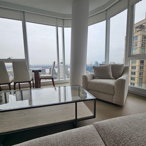 Top performing Airbnb: Gorgeous views: Theater district in Midtown Times Square