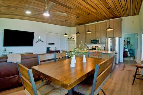 Airplane Hangar/Apartment 3 bedrooms 2 1/2 baths.