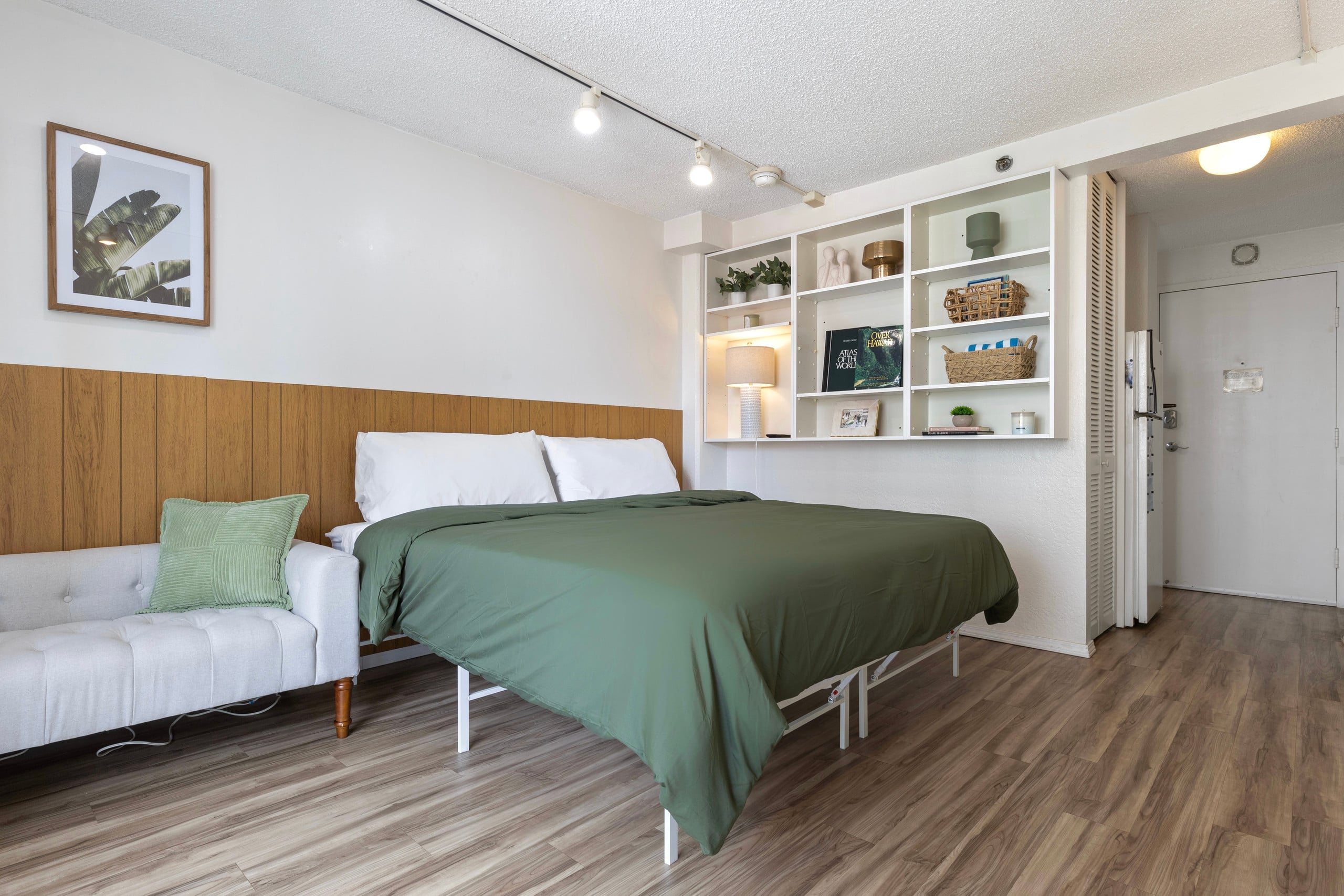 Condo in Honolulu · ★4.9 · Studio · 1 bed · 1 bath - Image 11