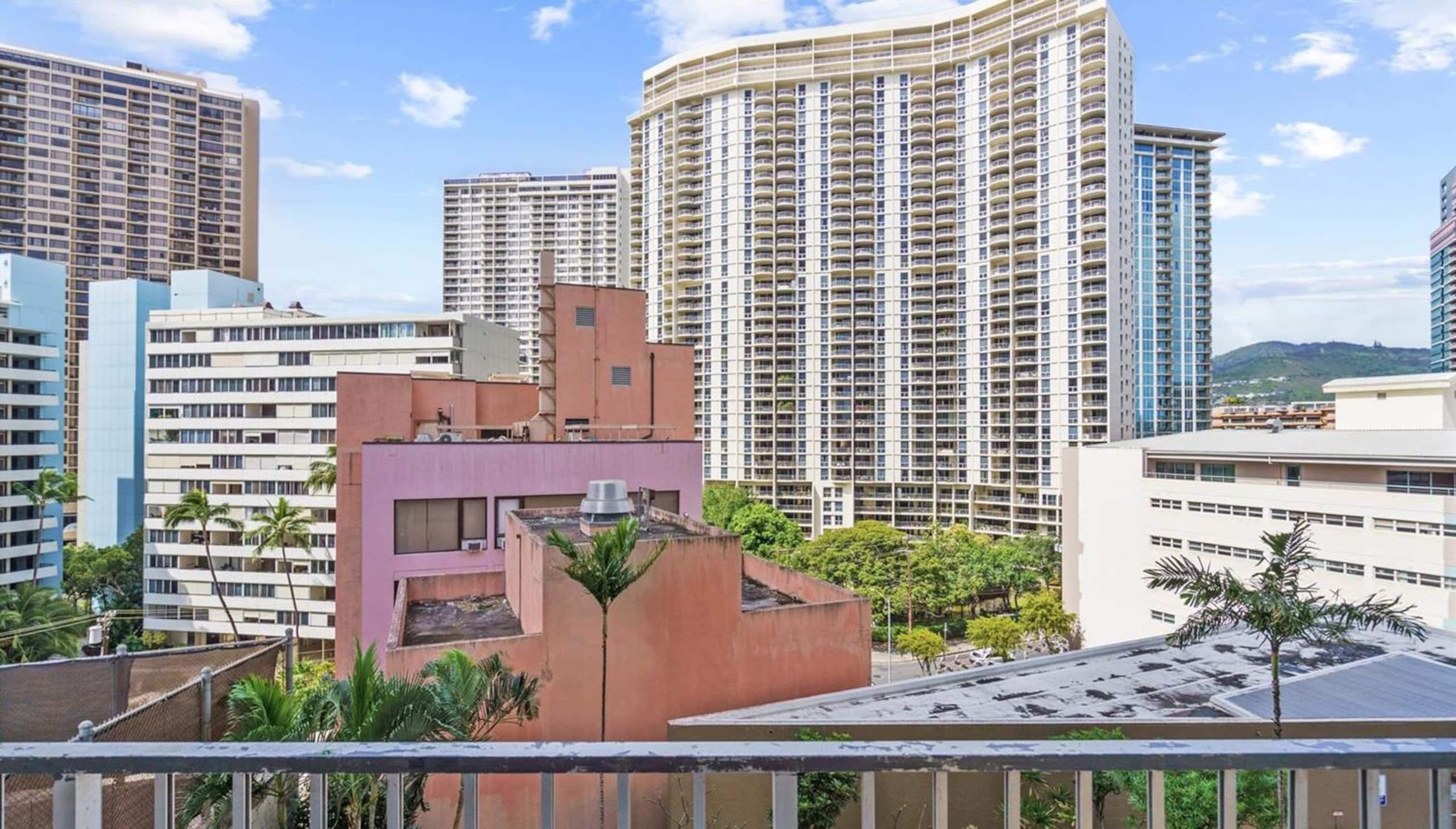 Condo in Honolulu · ★4.9 · Studio · 1 bed · 1 bath - Image 6