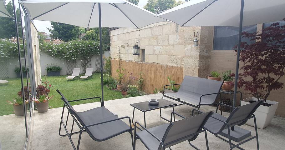 Spacious House · Comfort · AC · Tram · Parkings gallery image 4