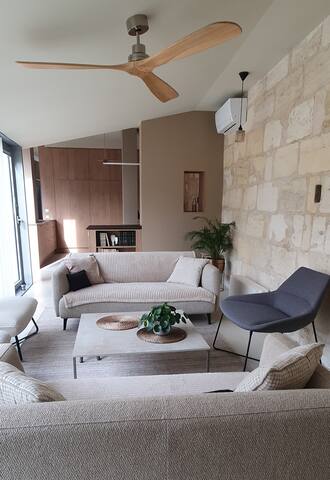 Spacious House · Comfort · AC · Tram · Parkings gallery image 3