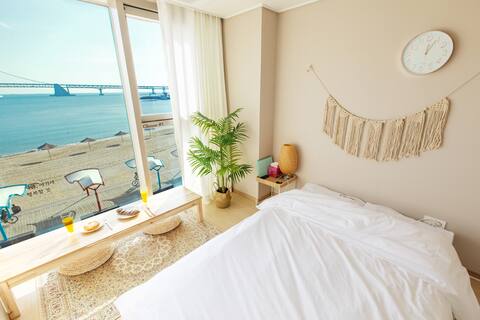 Gwangan Bridge View. Netflix. Emotional Accommodation. Healing trip. 1 second to the beach