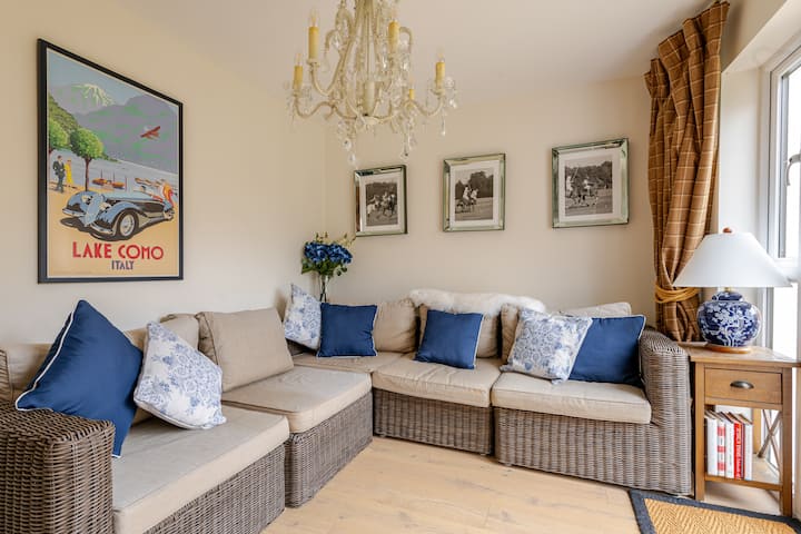 Bright 4 Bedroom Retreat - Livingston