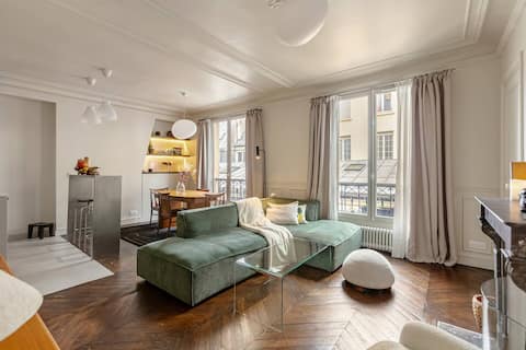 Successful Airbnb property: Luxurious apartment in the heart of Paris in Paris 10e Arrondissement