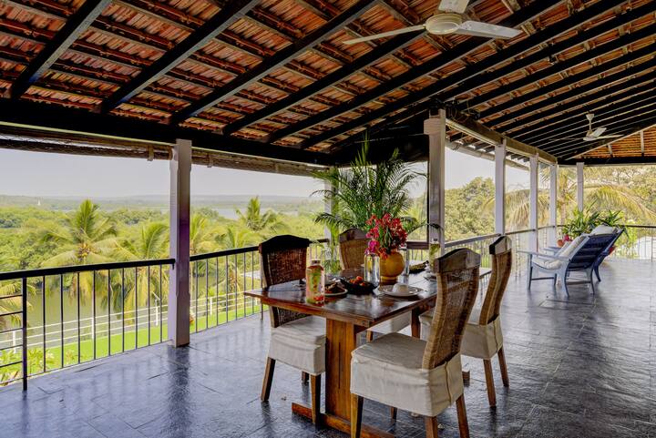 Dining area image 1