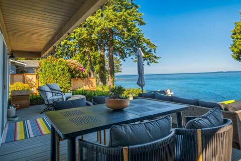 Modern, Pet Friendly, Waterfront Getaway