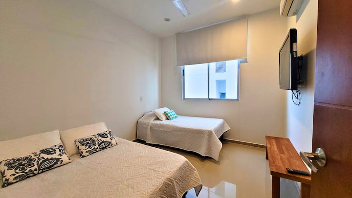 Beautiful room with an ensuite bathroom, 1 double bed and 1 single bed with TV, air conditioning and ceiling fan. It also has blackouts to prevent light from entering while you sleep.