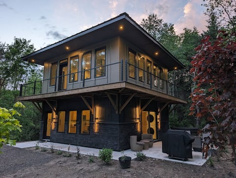 Exodus: Luxury Tower- Hot tub Near Sleeping Bear