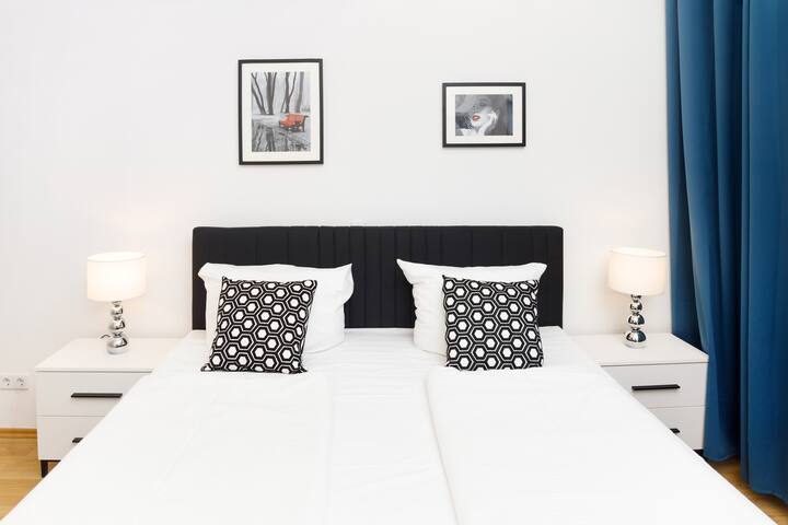 BIG-4-Rooms Flat Berlin-Mitte 9 Pers. Museumsinsel gallery image 3