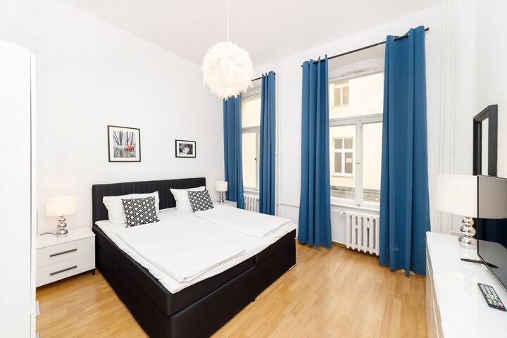 BIG-4-Rooms Flat Berlin-Mitte 9 Pers. Museumsinsel gallery image 4