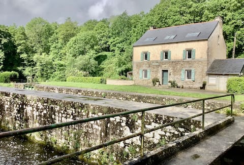 Lockhouse 
pool, jacuzzi, massage chair