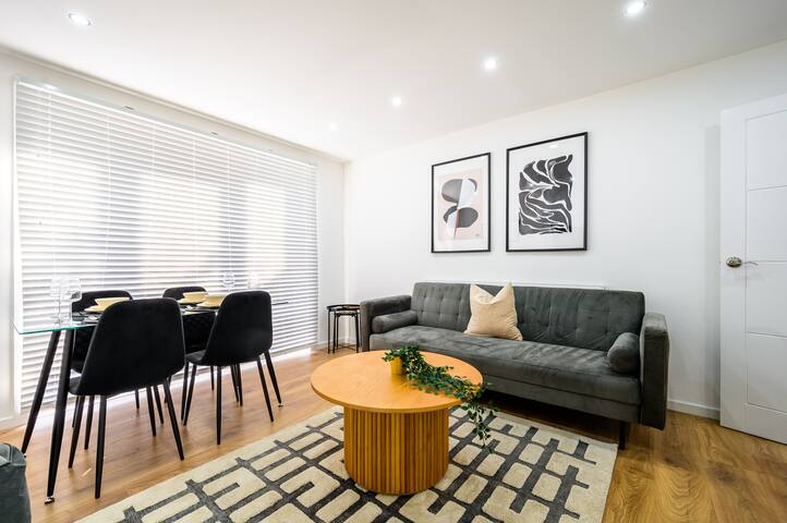 Free parking | WiFi | 3 Bed New Home | Co op Live