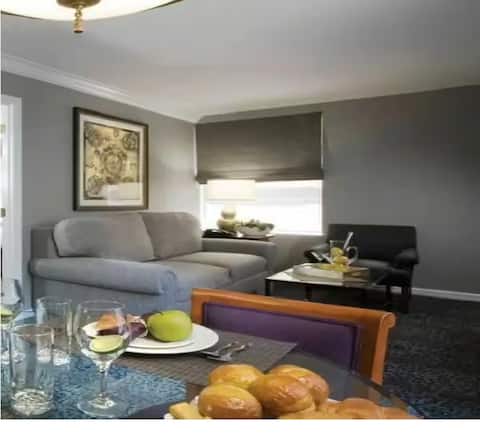 Top Airbnb: Beautiful Cozy. Large One-bedroom, Two-bath, Condo in Midtown Times Square