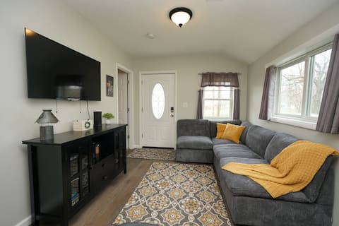 Just Like Home- Clean and Cozy- Centrally located