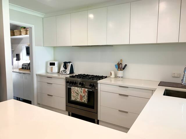 Modern spacious 2 story home gallery image 5