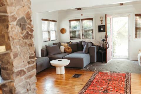 Coolest Fairport Village House!