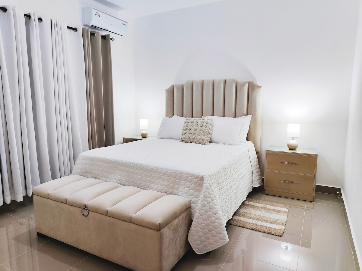 Chumba Kikuu kitakupa sehemu na starehe kwa ajili ya likizo binafsi huko Rey. 