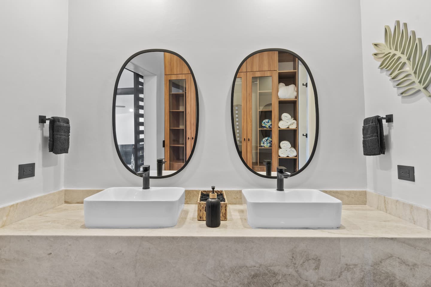 Find double everything here: two sinks, two mirrors, two sides of marble. No morning queues.