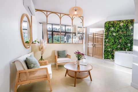 Romantic loft with private hot tub & overhead projector