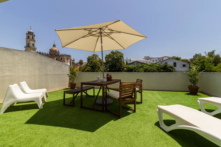 Entire home with 1 bedrooms in Jerez - Allo Apartments Arroyo Ático Parking Centro 1 Hab