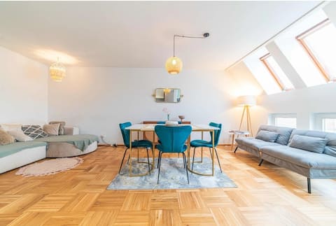 Erfolgreiche Airbnb-Immobilie: Sunny Apartment Mitte: 2 rooms, balcon & elevator in Gesundbrunnen