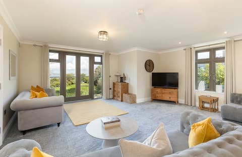 Successful Airbnb property: Monterey Egypt Point - Turnstone House in Cowes