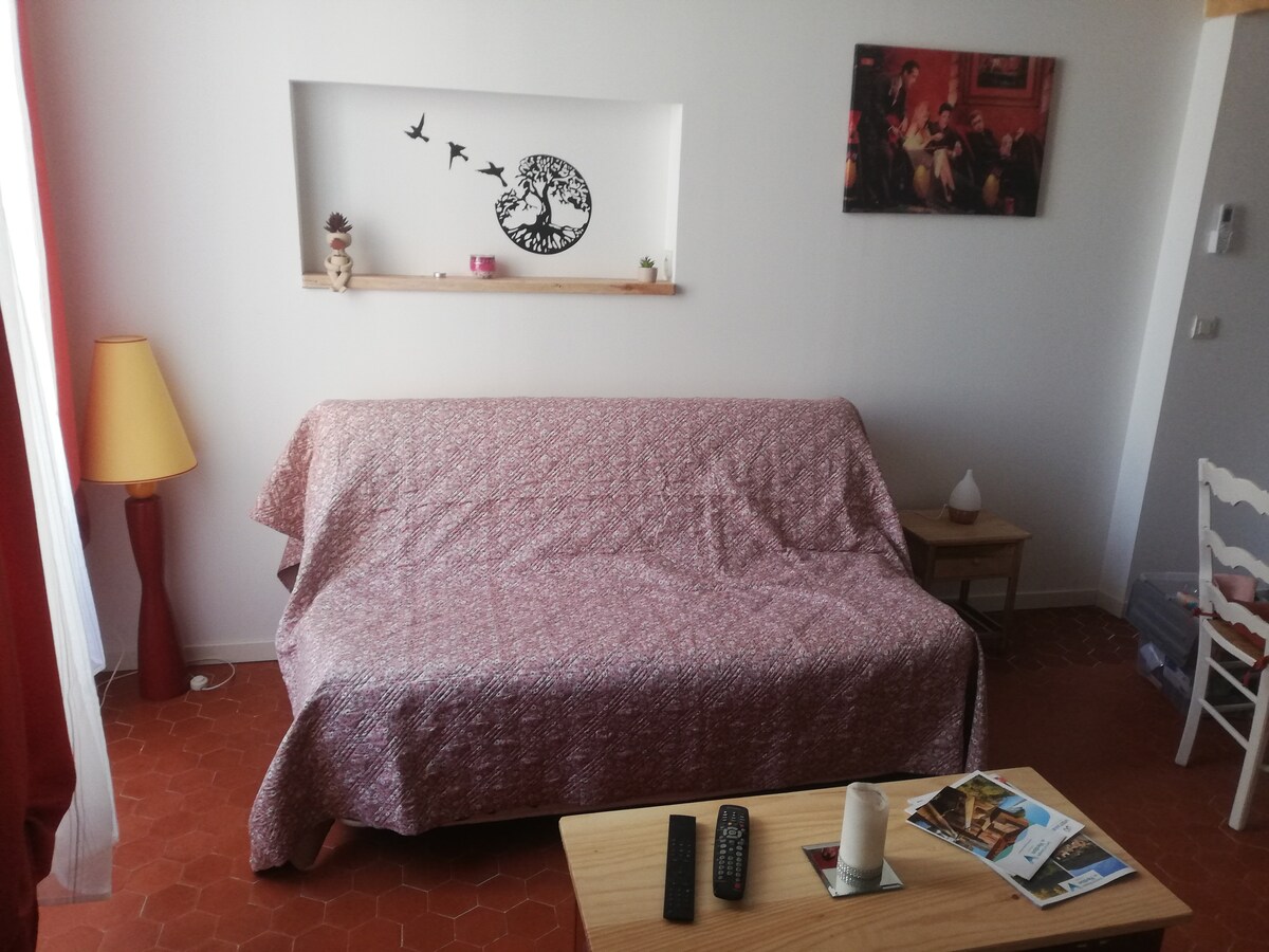 Top Airbnb: Cozy studio for 2/4 people in Aups