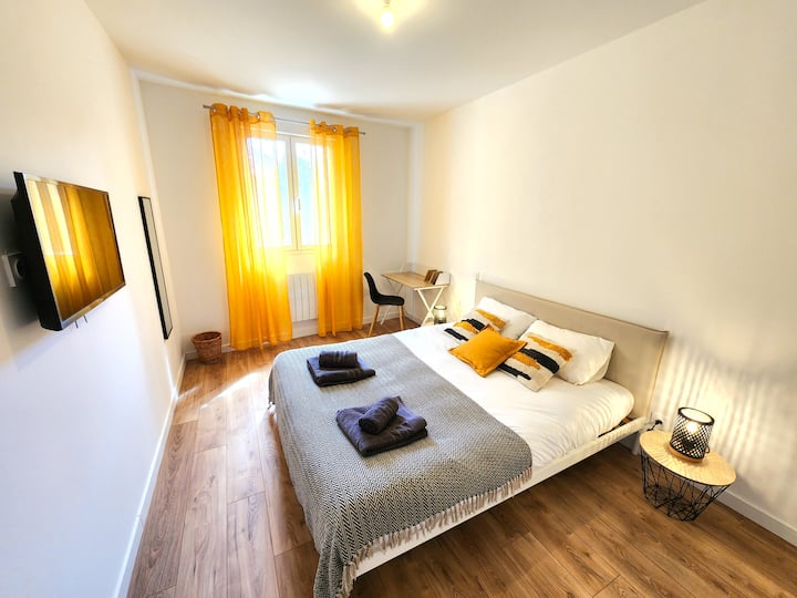 Schlafzimmer 1