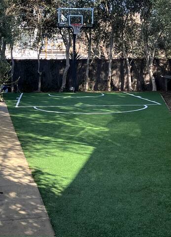 Belle Azure – Pool, Spa, Basketball, walk to town gallery image 4