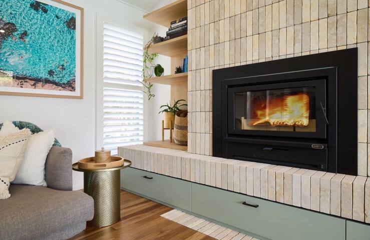 Belle Azure – Pool, Spa, Basketball, walk to town gallery image 5